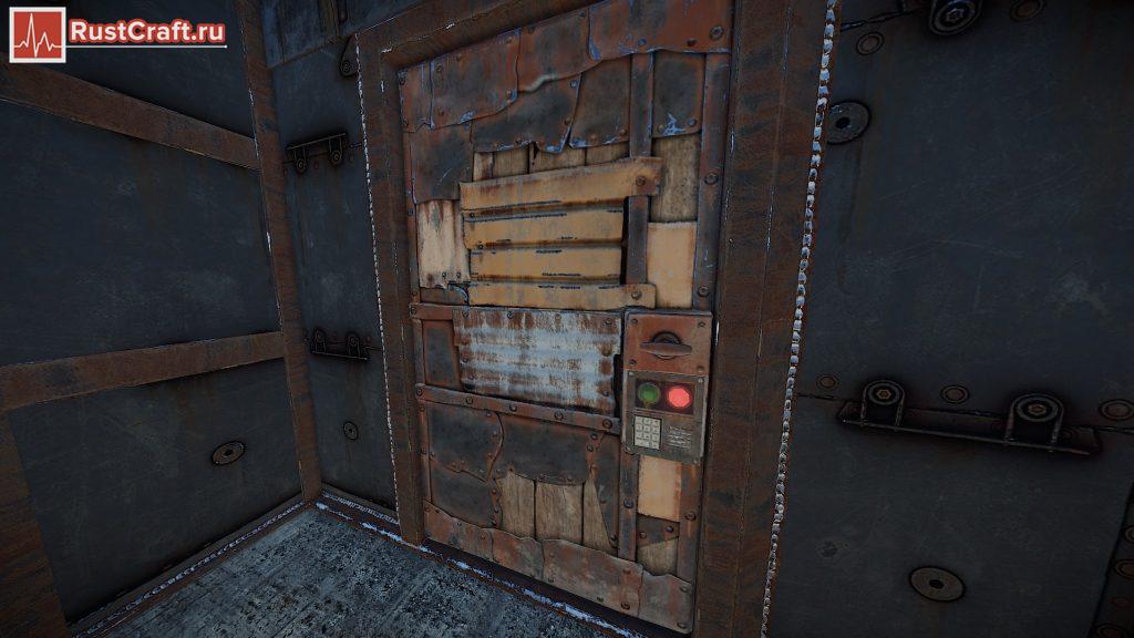 Дверь из листового металла с замком в Rust
